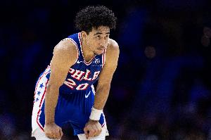 拇指韧带撕裂!纳斯:麦凯恩现在能投篮 训练状态相当不错 拇指韧带撕裂!纳斯:麦凯恩现在能投篮 训练状态相当不错