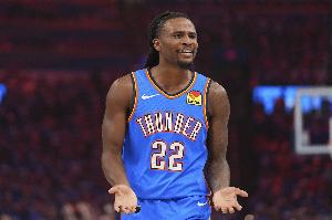 卡森-华莱士谈全能表现:投进空位 防守端努力制造干扰带来活力 卡森-华莱士谈全能表现:投进空位 防守端努力制造干扰带来活力