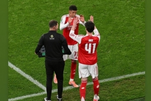 赖斯社媒祝贺小将安努斯首秀:这是你应得的,你是顶尖球员 赖斯社媒祝贺小将安努斯首秀:这是你应得的,你是顶尖球员