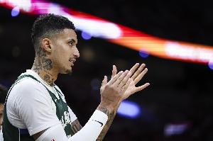 字母缺阵!雄鹿VS勇士首发:库兹马 特纳 罗林斯 AJ-格林 特伦特 字母缺阵!雄鹿VS勇士首发:库兹马 特纳 罗林斯 AJ-格林 特伦特