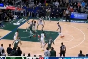 力战旧主!罗林斯开场上篮得手三分也有 内外开花连得5分 力战旧主!罗林斯开场上篮得手三分也有 内外开花连得5分