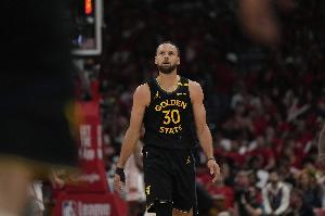 库里谈今天的雄鹿:12年的勇士也是这样 某些比赛球员们突然爆发 库里谈今天的雄鹿:12年的勇士也是这样 某些比赛球员们突然爆发