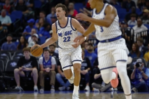 2-4东部第11!记者:对魔术来说战胜黄蜂是一场漂亮且急需的胜利 2-4东部第11!记者:对魔术来说战胜黄蜂是一场漂亮且急需的胜利