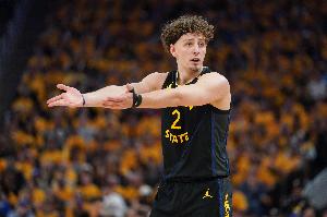 科尔:波杰姆斯基这赛季最大的不同是 他不再跟裁判纠缠了 科尔:波杰姆斯基这赛季最大的不同是 他不再跟裁判纠缠了