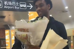 媒体人:山西男篮外援格雷格-布朗已经抵达太原 媒体人:山西男篮外援格雷格-布朗已经抵达太原