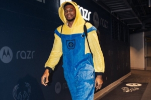 🎃万圣节来啦!字母哥爆改“小黄人” 希腊怪兽秒变萌神! 🎃万圣节来啦!字母哥爆改“小黄人” 希腊怪兽秒变萌神!