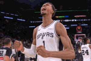 他太开心了!文班率队创造队史最佳开局&振臂怒吼欢呼! 他太开心了!文班率队创造队史最佳开局&振臂怒吼欢呼!