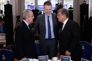 皇马求偿45亿!每体:巴萨未正式退出欧超,也不打算向欧足联索赔 皇马求偿45亿!每体:巴萨未正式退出欧超,也不打算向欧足联索赔