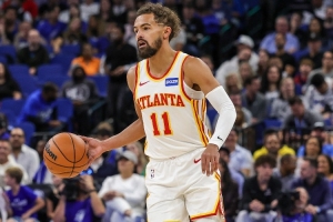 明日NBA杯老鹰VS步行者 特雷-杨因膝盖扭伤将缺席比赛 明日NBA杯老鹰VS步行者 特雷-杨因膝盖扭伤将缺席比赛