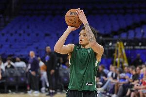 全面开花!雄鹿8人得分上双 其中5人本赛季薪水不到500万 全面开花!雄鹿8人得分上双 其中5人本赛季薪水不到500万