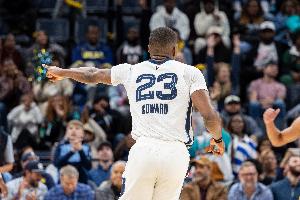 11号新秀给力!科沃德开季场均15.5分5篮板 三分命中率52.4% 11号新秀给力!科沃德开季场均15.5分5篮板 三分命中率52.4%