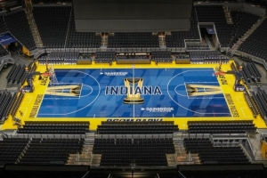 步行者已为NBA杯做好准备!刚铺好的NBA杯球场地板颜值如何? 步行者已为NBA杯做好准备!刚铺好的NBA杯球场地板颜值如何?