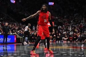 罗威谈本场表现:那次扣篮感觉很棒 那个上篮是自然形成的机会 罗威谈本场表现:那次扣篮感觉很棒 那个上篮是自然形成的机会