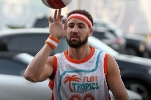 ESPN晒球员经典万圣节造型:库里化身拼图杀人狂 老詹变恐怖小丑 ESPN晒球员经典万圣节造型:库里化身拼图杀人狂 老詹变恐怖小丑