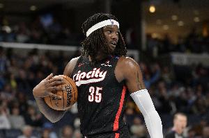 上场就发挥！罗威空切接球上篮 轻松拿到复出后赛季首分