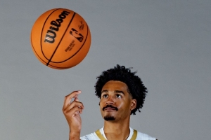 外线开火!普尔半场三分8中4砍全队最高14分 但正负值-13并列最低 外线开火!普尔半场三分8中4砍全队最高14分 但正负值-13并列最低