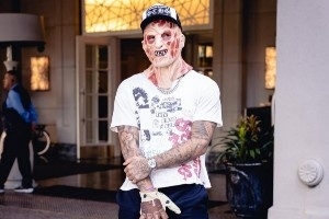 鹈鹕众将万圣节限定版穿搭:恐怖元素拉满 弗雷迪&杰森&鬼娃就位 鹈鹕众将万圣节限定版穿搭:恐怖元素拉满 弗雷迪&杰森&鬼娃就位