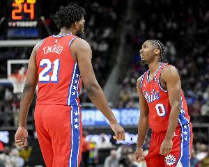 马克西:恩比德根本无法被单防限制死 他打过很多关键局 马克西:恩比德根本无法被单防限制死 他打过很多关键局