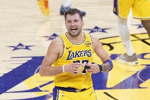 东契奇连续三场比赛场均45.3分 2007年科比之后湖人队史首人 东契奇连续三场比赛场均45.3分 2007年科比之后湖人队史首人