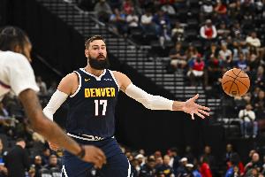 杨健:瓦兰问题和杨瀚森一样只能站篮下 他要在开拓者也打不上 杨健:瓦兰问题和杨瀚森一样只能站篮下 他要在开拓者也打不上