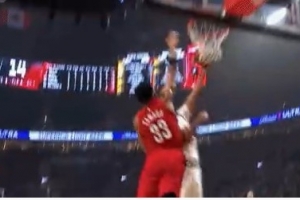 禁飞区!卡马拉积极补防 大帽扇飞卡梅隆-约翰逊上篮 禁飞区!卡马拉积极补防 大帽扇飞卡梅隆-约翰逊上篮