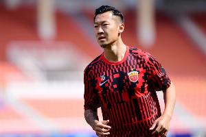 徐新完成中国俱乐部各项职业赛事出战200场,共打入7球 徐新完成中国俱乐部各项职业赛事出战200场,共打入7球