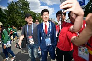 朴智星:韩国队阵容足以冲击世界杯8强,但小组出线是更现实目标 朴智星:韩国队阵容足以冲击世界杯8强,但小组出线是更现实目标