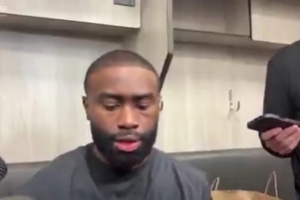 杰伦-布朗:裁判纵容对手对我有太多身体接触 真的受够这破事了 杰伦-布朗:裁判纵容对手对我有太多身体接触 真的受够这破事了