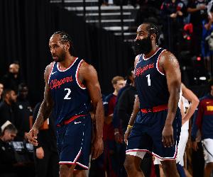 压哨中投险胜!哈登:莱昂纳德 绝杀 就是这么简单 压哨中投险胜!哈登:莱昂纳德 绝杀 就是这么简单