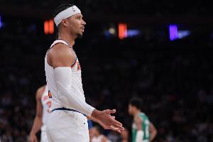 哈特:和布朗聊过自己的角色 需要持球推进或出现在前场位置 哈特:和布朗聊过自己的角色 需要持球推进或出现在前场位置