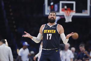 瓦兰低位得分!李根:杨瀚森现在就差这个 防守被点进攻马上还上 瓦兰低位得分!李根:杨瀚森现在就差这个 防守被点进攻马上还上