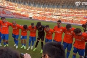 郑铮赛前喊话:多鼓励、多保护、多包容,全力以赴打好这场比赛 郑铮赛前喊话:多鼓励、多保护、多包容,全力以赴打好这场比赛