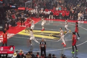 开场就有!阿夫迪亚底角命中三分&开拓者首个进球 开场就有!阿夫迪亚底角命中三分&开拓者首个进球