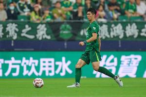 记者:吴少聪昨天踩场训练受伤,今天没有进大名单 记者:吴少聪昨天踩场训练受伤,今天没有进大名单