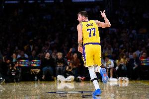 冲击得分王+MVP?东契奇开赛季三战场均45.3分11.7板7.7助 冲击得分王+MVP?东契奇开赛季三战场均45.3分11.7板7.7助