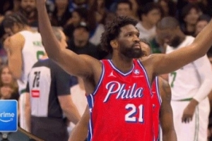 打高兴了!恩比德突破打成2+1&煽动主场球迷情绪 打高兴了!恩比德突破打成2+1&煽动主场球迷情绪