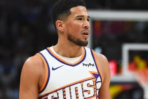 全能发挥!布克23中13&三分9中6砍下36分5板9助 正负值+19! 全能发挥!布克23中13&三分9中6砍下36分5板9助 正负值+19!