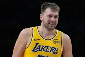 斯玛特谈小里与东契奇接连出色发挥:太猛了 我们都看入迷了 斯玛特谈小里与东契奇接连出色发挥:太猛了 我们都看入迷了