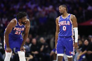 NBA杯76人迎战绿军先发:马克西&埃奇库姆&恩比德&乌布雷&沃克 NBA杯76人迎战绿军先发:马克西&埃奇库姆&恩比德&乌布雷&沃克