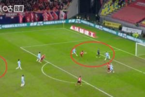 河南手球在先蓉城进球无效?胡荷韬进球前,主裁艾堃就已先响哨 河南手球在先蓉城进球无效?胡荷韬进球前,主裁艾堃就已先响哨