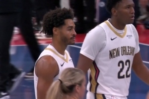 百步穿杨!普尔空位等候多时 接球三分命中轰停快船&个人已砍25分 百步穿杨!普尔空位等候多时 接球三分命中轰停快船&个人已砍25分