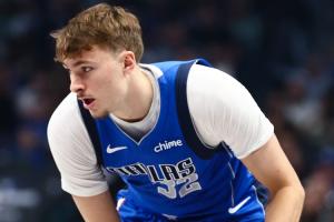 😕打后卫不好使啊！状元弗拉格全场14中3 拿到16分8板4助