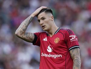 内维尔：与库尼亚和姆伯莫等夏窗新援相比，舍什科的表现差距很大