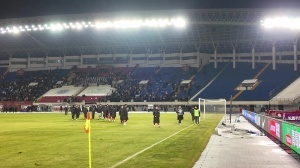 主场0-4惨败国安!亚泰球迷谢场时愤怒高呼:丢人现眼! 主场0-4惨败国安!亚泰球迷谢场时愤怒高呼:丢人现眼!