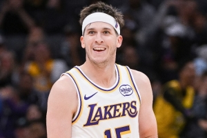 斯波：里夫斯是个开心果&能让球馆充满活力 难以置信他今年的表现