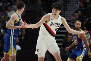 杨毅：国内球员方方面面被安排好 小杨在极度自由下没胡闹已不错