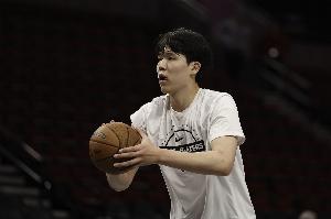 媒体人：资讯发达的今天 瀚森面对的困难比姚明大郅时代要大得多