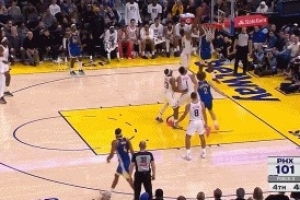 心领神会！库明加底线切入接波杰姆斯基抛传单臂空接暴扣