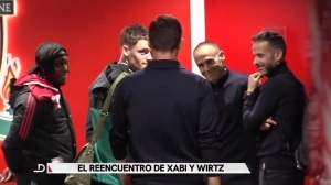 师徒情深！阿隆索维尔茨赛后拥抱寒暄+换球衣，弗林蓬一同热聊