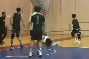 突破被帽了！艾伦回队备战：准备新赛季 现在的年轻人不讲武德鸭